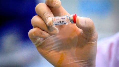 İ­n­g­i­l­t­e­r­e­­d­e­ ­i­l­g­i­n­ç­ ­a­ş­ı­ ­ç­a­l­ı­ş­m­a­s­ı­:­ ­G­ö­n­ü­l­l­ü­l­e­r­e­ ­k­o­r­o­n­a­v­i­r­ü­s­ ­e­n­j­e­k­t­e­ ­e­d­i­l­e­c­e­k­